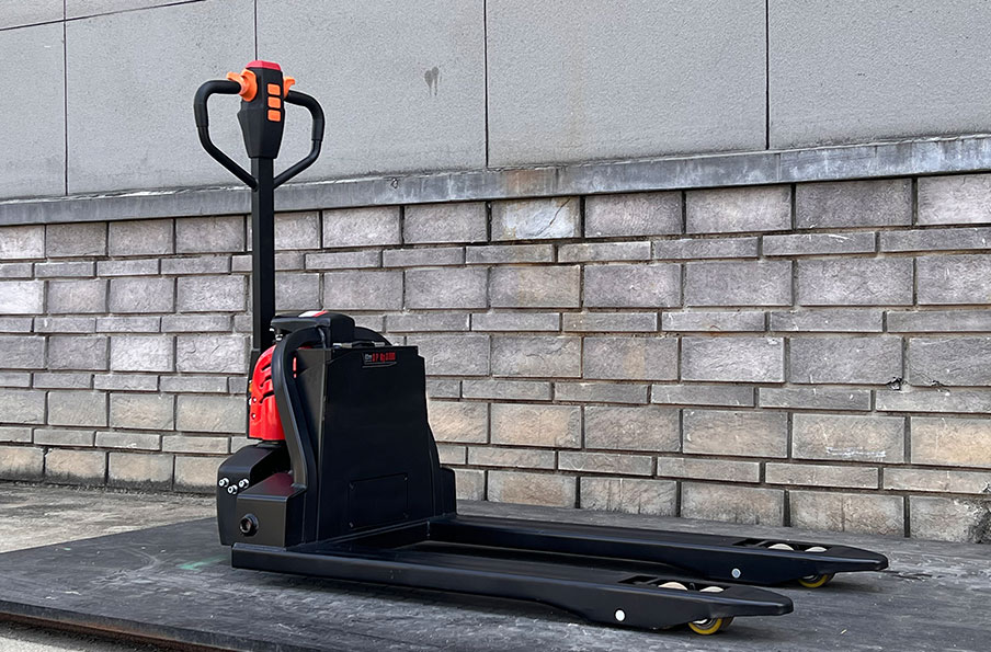 What should I consider when choosing a forklift truck model and what industries is it suitable for?